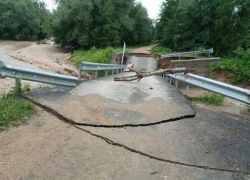 После сильных дождей мост рухнул в Краснодарском крае