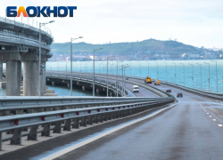 Более 800 авто скопились в пробках по обеим сторонам Крымского моста