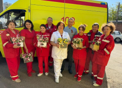 Андрей Анашкин поздравил сотрудников скорой помощи с профессиональным праздником
