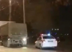  После погони и ДТП с полицейскими мужчина мешал вытащить себя из машины куском стекла на Кубани 
