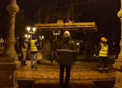 Ночью в Геленджик привезли помпезную скульптуру святого из Питера