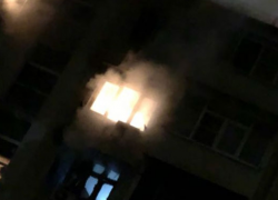 В Сочи ночью сгорела дотла квартира, человека успели спасти
