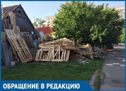 «Психически больной» краснодарец устроил пожароопасный склад перед домом