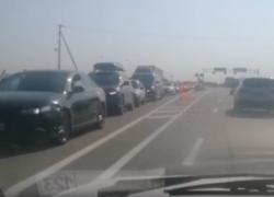  «Не езжайте на море», – огромные пробки к морю образовались на дорогах Кубани 