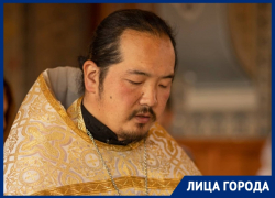 Ким Чен Ын и Цой: священник-тиктокер из Узбекистана снимает видео без слов о своей национальности