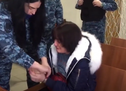 Избивала, кусала, издевалась: суд лишил родительских прав жительницу Новороссийска, осужденную за истязание сына