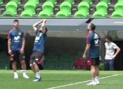 Испанские футболисты показали закрытую тренировку в Краснодаре