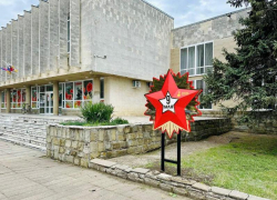 Окраины Краснодара украсили яркими инсталляциями в преддверии Дня Победы