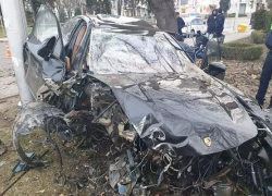 Краснодарец на Porsche выскочил на красный и устроил ДТП