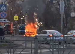В Краснодаре неизвестные подожгли автомобиль