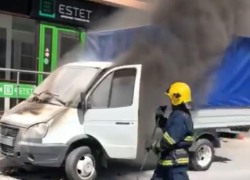 Очевидцы с первых секунд снимали на видео тушение «ГАЗели» в Геленджике