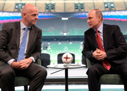 Путину выдали паспорт болельщика в Сочи