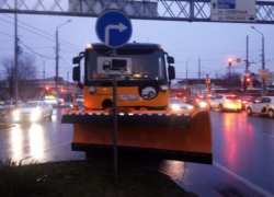  Дороги после снегопада в Краснодаре обработали спецсмесью 