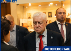 Подарил артефакт в музей и спел песню студентам: как прошел рабочий визит Сергея Миронова в Краснодар 