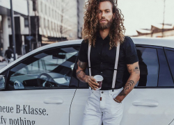 Пассажира рейса "Москва - Сочи" избили из-за длинных волос прямо у трапа