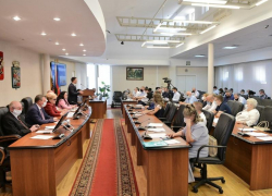 42 единоросса, шесть коммунистов, по одному из ЛДПР и СР: утвержден новый  состав Гордумы Краснодара