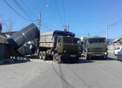  В Новороссийске «КамАЗ» снес остановку 