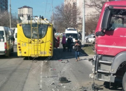  Фура в Новороссийске протаранила троллейбус с пассажирами 