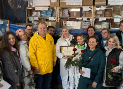 Женщин-волонтеров поздравили с 8 Марта депутаты и сторонники партии «Справедливая Россия - За Правду»  