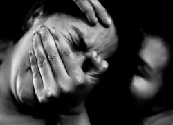 На Кубани 42-летняя женщина с похмельным синдромом задушила свою приятельницу