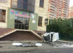В Краснодаре «Гелик» на скорости влетел в караоке-клуб