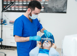 Виниры на зубы или секрет голливудской улыбки на Новый год