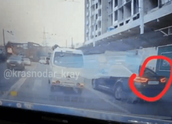 В Краснодаре ищут водителя, сбившего на «зебре» 33-летнего мужчину