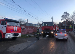 В Краснодаре выгорел дотла промышленный склад на улице Кирова