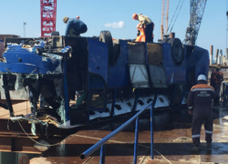 Число погибших при падении в Темрюкском районе автобуса в море возросло 