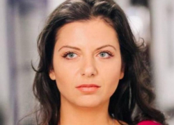 «Кто-то хочет, чтобы мы забыли нашу Победу?»: Маргарита Симоньян поздравила россиян с 9 Мая