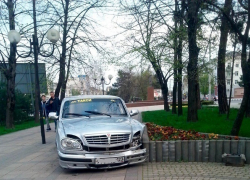 В Новороссийске на аллею вылетело такси