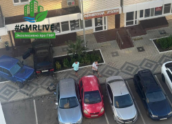 Пьяный лихач в халате снес три авто: появились новые подробности странного ДТП в Краснодаре