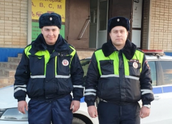 Через пробки: полицейские сопроводили до роддома беременную женщину на Кубани