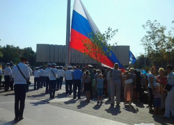 На Театральной площади Краснодара сменили флаг 