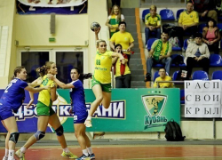 Гандболистки "Кубани" обыграли в домашнем матче чемпионата России "Динамо-Синару" 