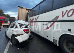 В Краснодарском крае в ДТП автобуса, «Камаз» и «Лады Гранты» есть погибший и пострадавшие