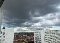 Под гнетом грозы и сильного ветра окажется юг Краснодарского края