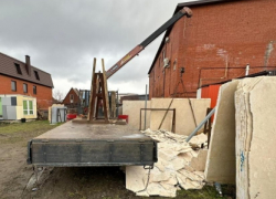 Мраморная плита раздавила 23-летнего парня в Адыгее