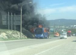 На перевале под Новороссийском загорелся рейсовый автобус