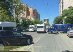 Иномарка врезалась в маршрутку в Новороссийске: госпитализирован пассажир
