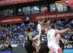 С разгромным счетом победил «Локомотив-Кубань» на домашней арене «Парму»