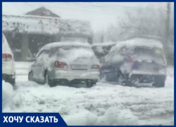 «Никто ничего не чистит», - краснодарские водители о ситуации на дорогах из-за снегопада