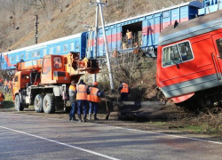 Число пострадавших в сошедшей с рельсов электричке под Туапсе увеличилось