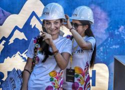 Долгострой на Гидрострое достроит «ГИК» - дольщики встретили новость масштабным праздником