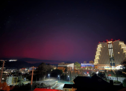 Изумительное полярное сияние озарило небо Кубани ночью  