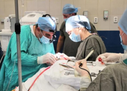 В Краснодаре хирурги удалили женщине 30-сантиметровую грыжу