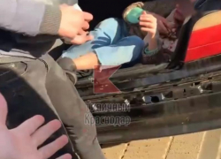 Хотел убить: краснодарец избил девушку и засунул в багажник, но ее спасли прохожие