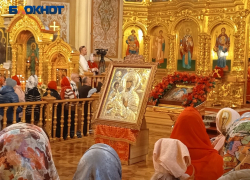 Святыню из сербского монастыря встретили сотни верующих в Свято-Екатерининском соборе Краснодара
