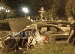 В Армавире два человека погибло в столкновении легковушки и мотоцикла