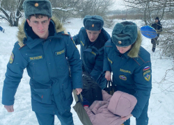 В Краснодаре ребенок 20 минут пролежал в снегу из-за болевого шока